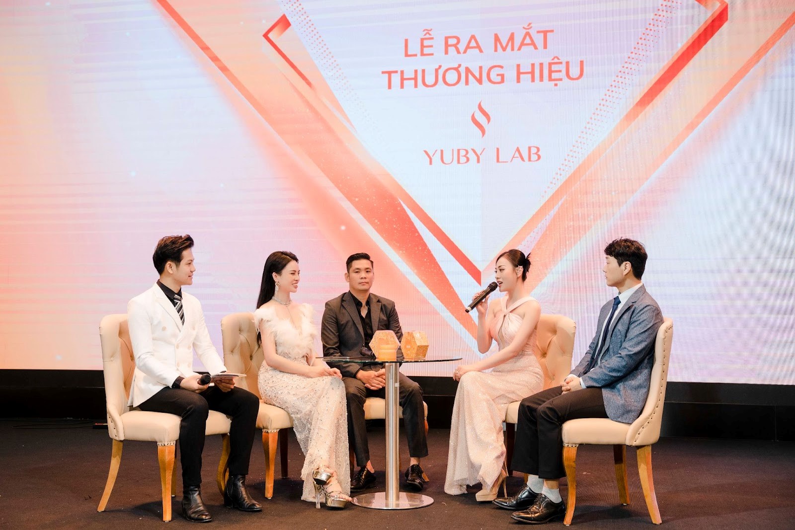 YUBY LAB - TINH HOA THẾ GIỚI, CHINH PHỤC THANH XUÂN