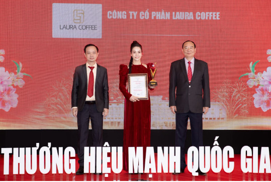 NHẬT KIM ANH CÙNG LAURA COFFEE NHẬN VINH DANH TẠI THƯƠNG HIỆU MẠNH QUỐC GIA 2024